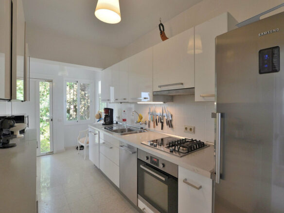 FOR SALE 🏡 Three-Bedroom Villa with Sea Views and Pool to Update – Torremuelle, Benalmádena 🇪🇸