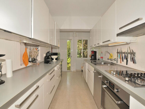 FOR SALE 🏡 Three-Bedroom Villa with Sea Views and Pool to Update – Torremuelle, Benalmádena 🇪🇸