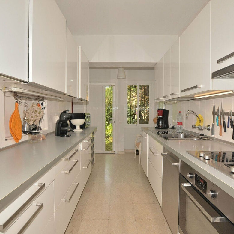 FOR SALE 🏡 Three-Bedroom Villa with Sea Views and Pool to Update – Torremuelle, Benalmádena 🇪🇸