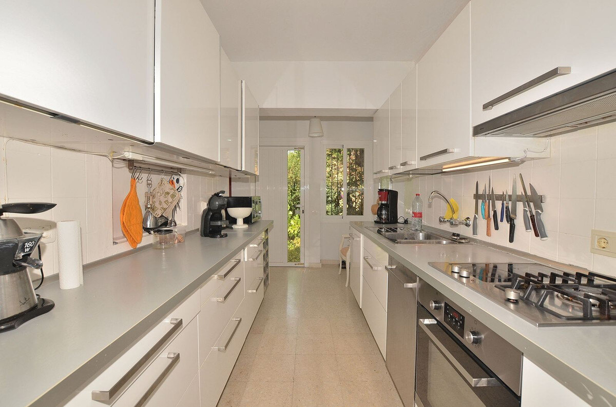 FOR SALE 🏡 Three-Bedroom Villa with Sea Views and Pool to Update – Torremuelle, Benalmádena 🇪🇸