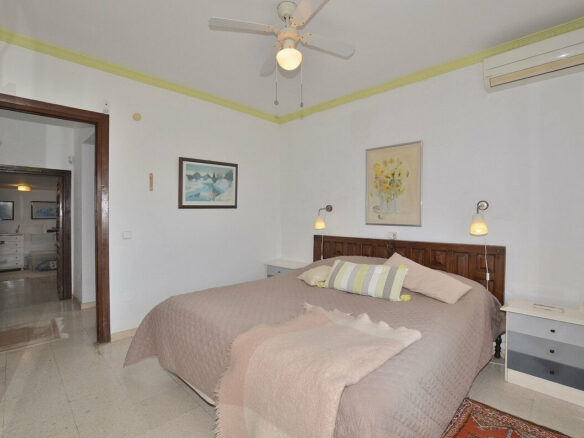 FOR SALE 🏡 Three-Bedroom Villa with Sea Views and Pool to Update – Torremuelle, Benalmádena 🇪🇸