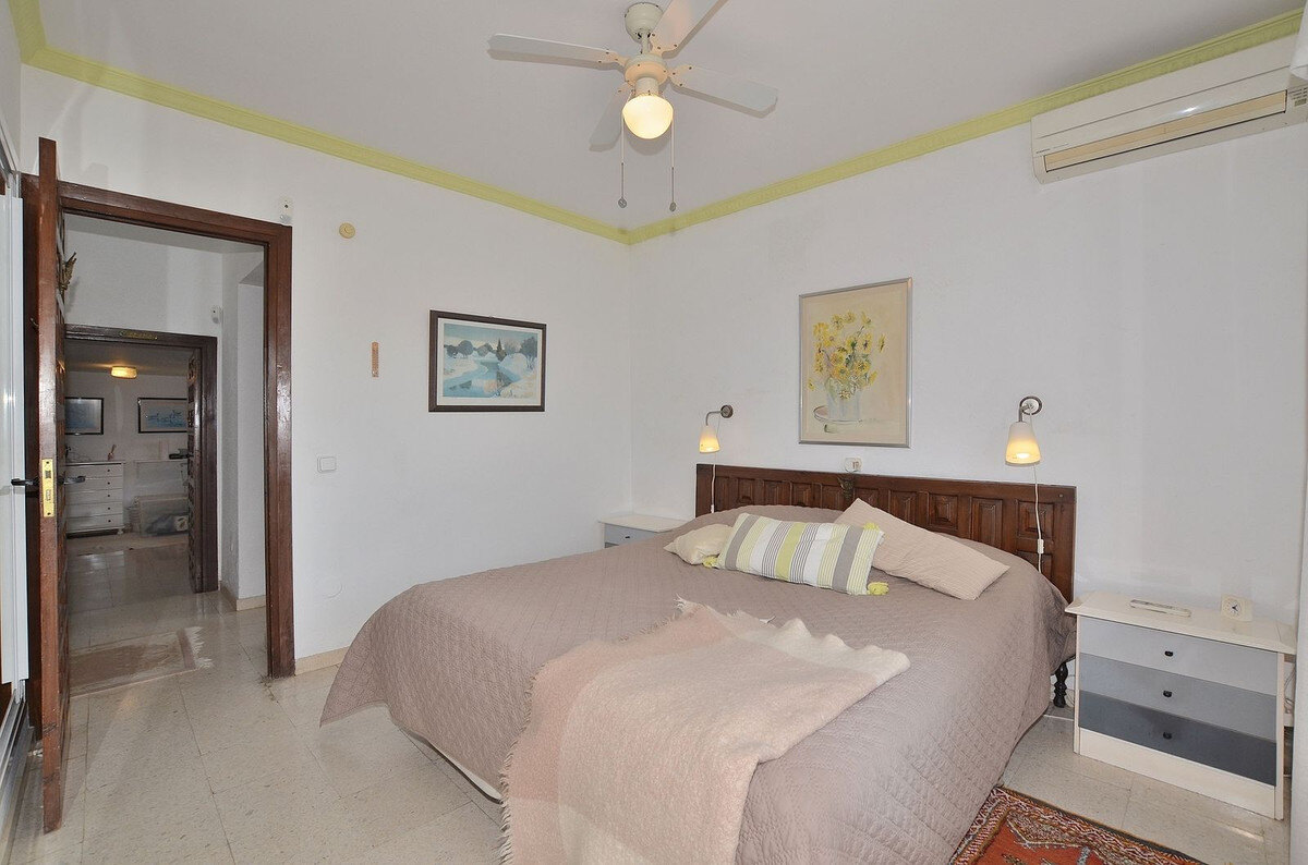 FOR SALE 🏡 Three-Bedroom Villa with Sea Views and Pool to Update – Torremuelle, Benalmádena 🇪🇸
