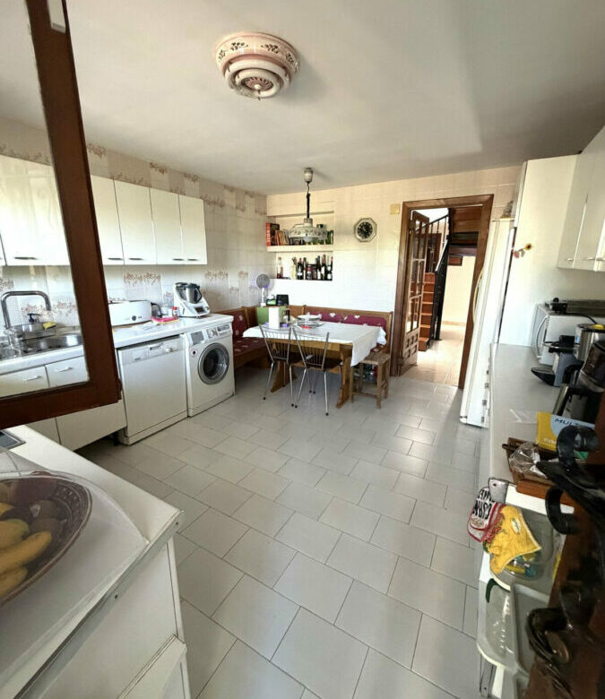 FOR SALE 🏡 Six-Bedroom Villa to Renovate on a 971 m² Plot – Elviria, Marbella East 🇪🇸
