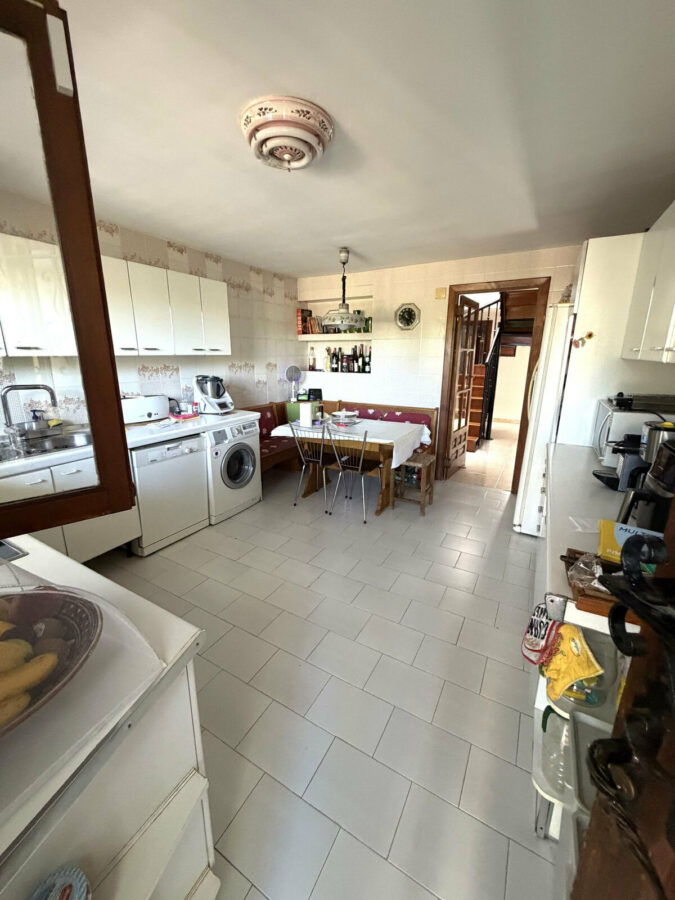 FOR SALE 🏡 Six-Bedroom Villa to Renovate on a 971 m² Plot – Elviria, Marbella East 🇪🇸
