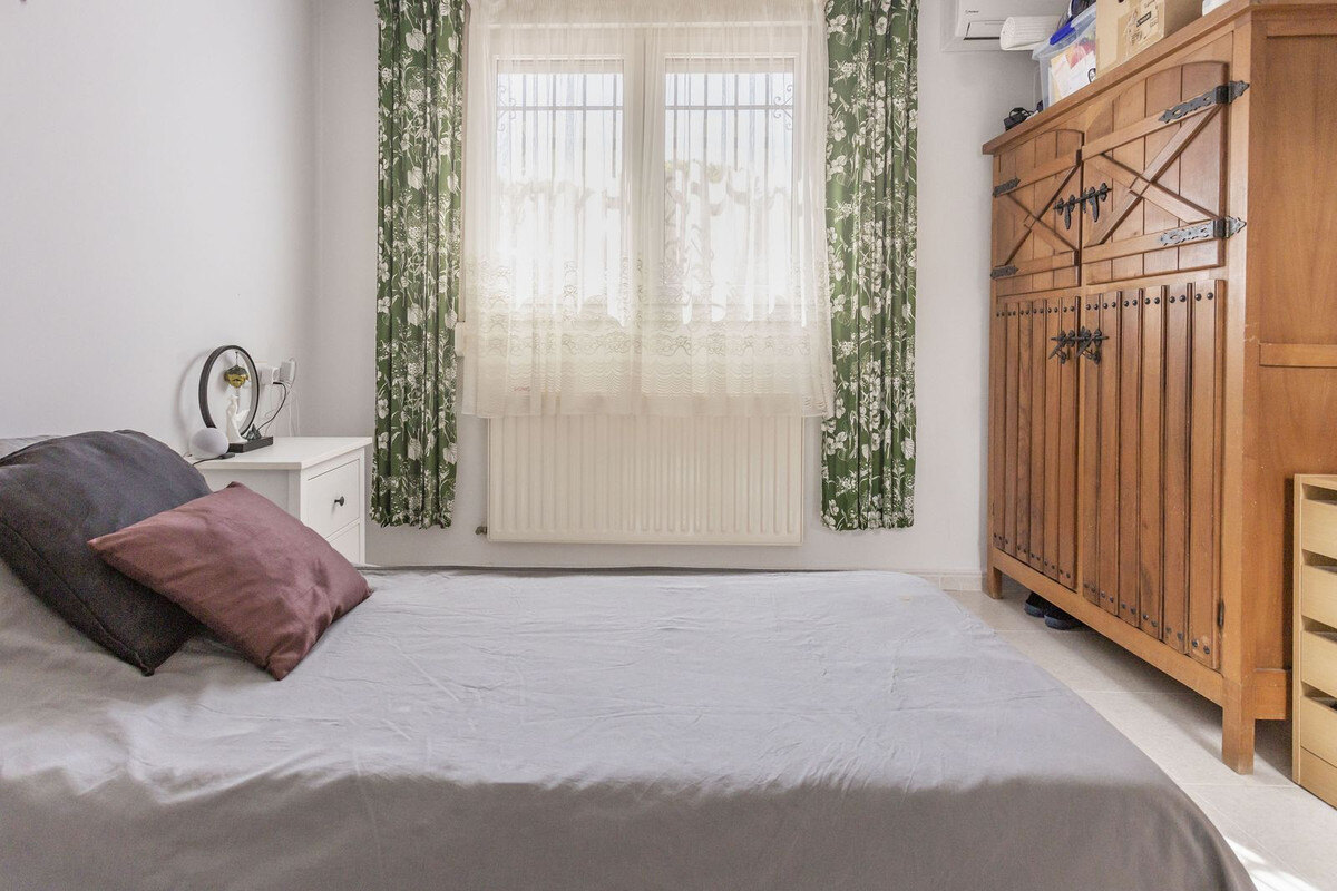 FOR SALE 🏡 Six-Bedroom Villa to Renovate on a 971 m² Plot – Elviria, Marbella East 🇪🇸