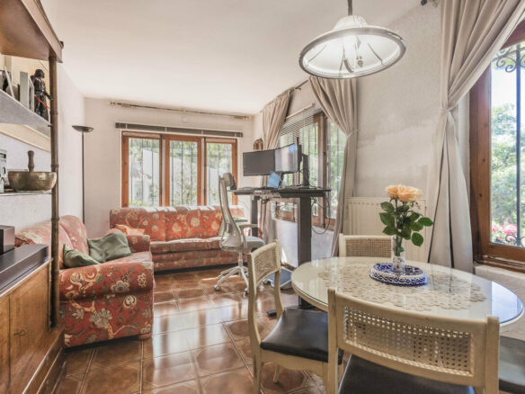 FOR SALE 🏡 Six-Bedroom Villa to Renovate on a 971 m² Plot – Elviria, Marbella East 🇪🇸