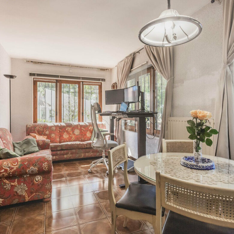 FOR SALE 🏡 Six-Bedroom Villa to Renovate on a 971 m² Plot – Elviria, Marbella East 🇪🇸
